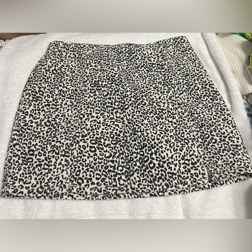 Black and white skirt with slit